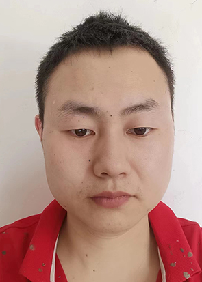 伍成